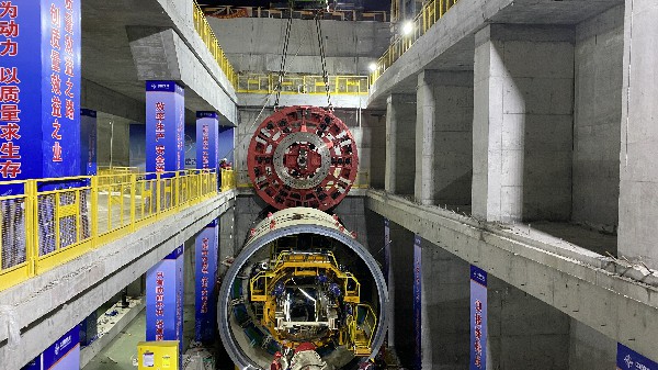 1612401037480443.jpg 深圳地鐵8號線雙模盾構機下井 (2)~1.jpg